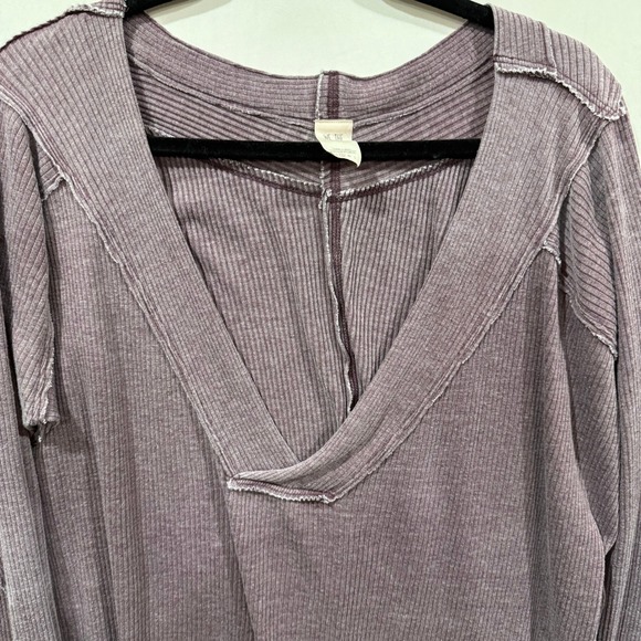 We The Free Purple Long Sleeve Thermal V Neck Top XS Thumbholes - Picture 5 of 7